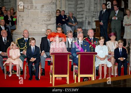 Brüssel, Belgien. 21. Juli 2014. Königliche Familie von Belgien, Prinzessin Eleonore (L-R), Prinz Gabriel, Königin Mathilde, König Philippe, Kronprinzessin Elisabeth und Prinz Emmanuel, sind das Te Deum in der Sint-Michiels-de-Sint-Goedelekathedraal während der Feierlichkeiten zum Nationalfeiertag in Brüssel (Belgien), 21. Juli 2014 teilnehmen. Bildnachweis: Dpa picture Alliance/Alamy Live News Stockfoto