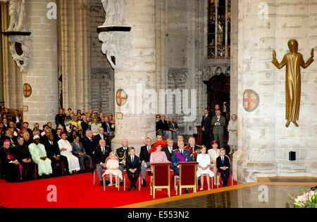 Brüssel, Belgien. 21. Juli 2014. Königliche Familie von Belgien, Prinzessin Eleonore (L-R), Prinz Gabriel, Königin Mathilde, König Philippe, Kronprinzessin Elisabeth und Prinz Emmanuel, sind das Te Deum in der Sint-Michiels-de-Sint-Goedelekathedraal während der Feierlichkeiten zum Nationalfeiertag in Brüssel (Belgien), 21. Juli 2014 teilnehmen. Bildnachweis: Dpa picture Alliance/Alamy Live News Stockfoto