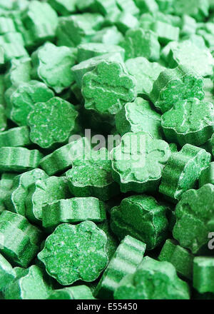 Neu gepresst Ecstasy-Pillen namens "Glücksbringer" mit rund 130mg MDMA (3,4-Methylendioxy-N-Methylamphetamin). Stockfoto