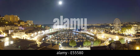 GB - DEVON: Panoramablick auf Torquay Harbour bei Nacht von Edmund Nagele FRPS Stockfoto