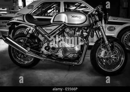 Sport Motorrad Norton Commando 961 Café Racer. Schwarz und weiß. 27. Oldtimer-Tage Berlin - Brandenburg Stockfoto