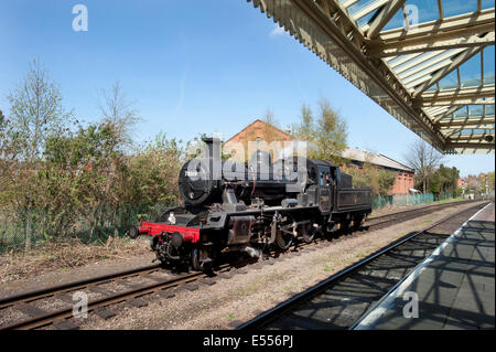 Britische Eisenbahnen Rätsel entworfen Mogul 2-6-0 Dampf Lok Nummer 78019 auf der erhaltenen Great Central Railway, Richtung Leicester. Stockfoto