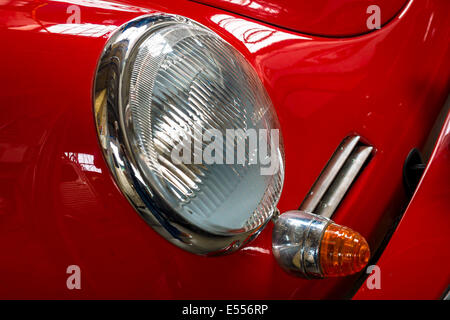 BERLIN, Deutschland - 17. Mai 2014: Scheinwerfer des Sportwagens Porsche 356 Coupe. 27. Oldtimer-Tage Berlin - Brandenburg Stockfoto