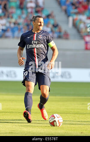 Saint Germain's Zlatan Ibrahimovic in Aktion während der freundliche Fußball-match zwischen 2. Bundesliga-Verein RB Leipzig und FC Paris Saint-Germain am Red-Bull-Arena in Leipzig, Deutschland, 18. Juli 2014. Foto: Jan Woitas/dpa Stockfoto