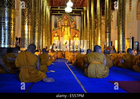 Buddhistische Mönche, Wat Phra Singh, Chiang Mai, Thailand Stockfoto