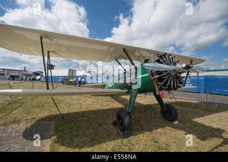 Modell 75 Boeing Stearman Doppeldecker, Farnborough International Airshow 2014 Stockfoto