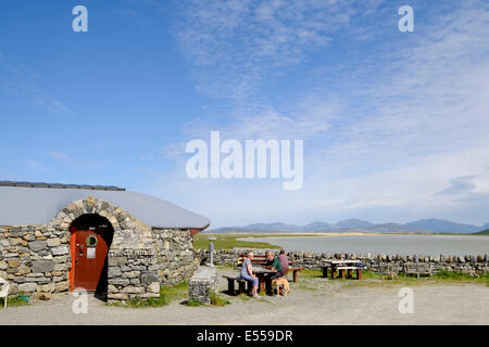 Die Tempel-Café mit malerischen Blick auf einen kleinen Meer-Lock. Northton, Isle of Harris äußeren Hebriden Western Isles Schottland, Vereinigtes Königreich Stockfoto