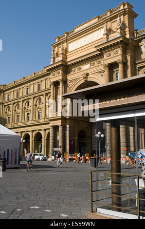 Arcone oder Triumphal Bogen in der Piazza della Repubblica Florence Toskana Italien Stockfoto