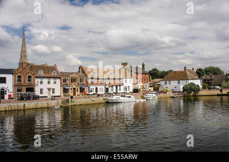 Fluss Great Ouse und Stadt von St Ives in Cambridgeshire Stockfoto