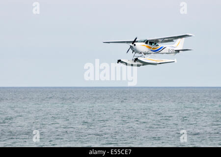 Cessna 172 (EPI-GFP), 1980 von William Überschwemmung, ausgerüstet mit Schwimmkörper, Avco Lycoming Motor, landet auf Meer 2014 Bray Air Show, Irland im Besitz Stockfoto