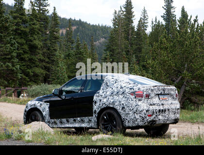 Mt. Evans, Colorado, USA. 19. Juli 2014. 2016-Bmw auf Basis des Mt Evans zu Testzwecken Höhe unter der Decke. Colorados Mount Evans Scenic Byway ist die höchstgelegene Asphaltstraße in Nordamerika. © Beth Schneider/ZUMA Wire/ZUMAPRESS.com/Alamy Live-Nachrichten Stockfoto