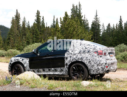 Mt. Evans, Colorado, USA. 19. Juli 2014. 2016-Bmw auf Basis des Mt Evans zu Testzwecken Höhe unter der Decke. Colorados Mount Evans Scenic Byway ist die höchstgelegene Asphaltstraße in Nordamerika. © Beth Schneider/ZUMA Wire/ZUMAPRESS.com/Alamy Live-Nachrichten Stockfoto