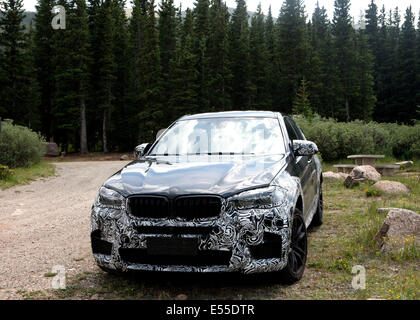 Mt. Evans, Colorado, USA. 19. Juli 2014. 2016-Bmw auf Basis des Mt Evans zu Testzwecken Höhe unter der Decke. Colorados Mount Evans Scenic Byway ist die höchstgelegene Asphaltstraße in Nordamerika. © Beth Schneider/ZUMA Wire/ZUMAPRESS.com/Alamy Live-Nachrichten Stockfoto