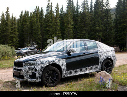 Mt. Evans, Colorado, USA. 19. Juli 2014. 2016-Bmw auf Basis des Mt Evans zu Testzwecken Höhe unter der Decke. Colorados Mount Evans Scenic Byway ist die höchstgelegene Asphaltstraße in Nordamerika. © Beth Schneider/ZUMA Wire/ZUMAPRESS.com/Alamy Live-Nachrichten Stockfoto