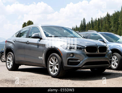 Mt. Evans, Colorado, USA. 19. Juli 2014. 2015 BMW auf Basis des Mt Evans zu Testzwecken Höhe. Colorados Mount Evans Scenic Byway ist die höchstgelegene Asphaltstraße in Nordamerika. © Beth Schneider/ZUMA Wire/ZUMAPRESS.com/Alamy Live-Nachrichten Stockfoto