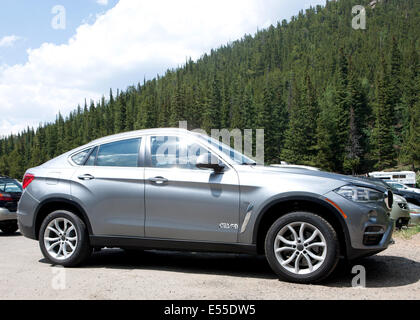 Mt. Evans, Colorado, USA. 19. Juli 2014. 2015 BMW auf Basis des Mt Evans zu Testzwecken Höhe. Colorados Mount Evans Scenic Byway ist die höchstgelegene Asphaltstraße in Nordamerika. © Beth Schneider/ZUMA Wire/ZUMAPRESS.com/Alamy Live-Nachrichten Stockfoto