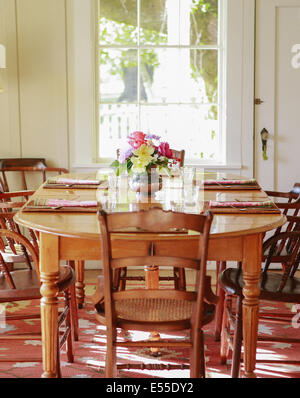Leeren Speisesaal mit Holztisch und Stühle im Bed &amp; Breakfast in Sonoma, Kalifornien. Stockfoto