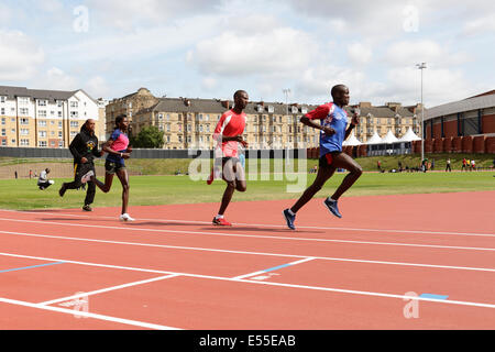 Lesser Hampden, Glasgow, Schottland, Großbritannien, Montag, Juli 2014. Athleten trainieren auf der Laufstrecke in Lesser Hampden neben dem Hampden Park, dem Austragungsort der Glasgow 2014 Commonwealth Games Athletics Competitions Stockfoto