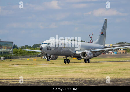 Die Boeing P-8A Poseidon, ein Militärflugzeug, das für Seefahrtpatrouille und Aufklärung entwickelt wurde, wurde am 15. Juli 2014 auf der Farnborough International Airshow gezeigt. Als Vertreter der United States Navy hebt sie die fortschrittlichen Überwachungs- und Anti-U-Boot-Kriegsfähigkeiten hervor. Stockfoto