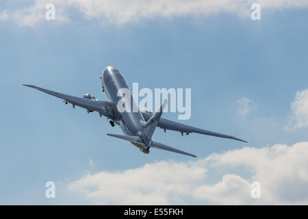 Die Boeing P-8A Poseidon, die auf der Farnborough International Air Show 2014 gezeigt wird, ist ein Militärflugzeug, das hauptsächlich von der US Navy eingesetzt wird. Stockfoto