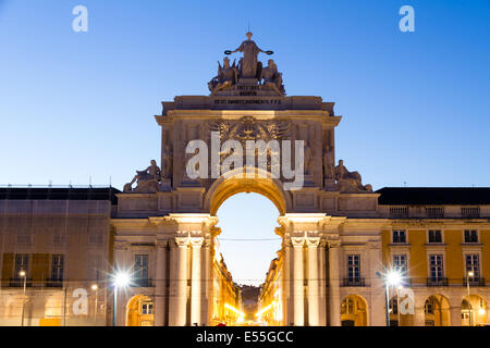 Die Praça do Comércio (Englisch: Commerce Square) befindet sich in der Stadt von Lissabon, Portugal. Befindet sich in der Nähe von den Tejo, die Stockfoto