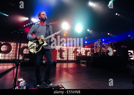 Freiburg, Deutschland. 21. Juli 2014. Deutsche Indie-Rock-Band Sportfreunde Stiller führt beim ZMF Music Festival in Freiburg, Deutschland. Foto: Miroslav Dakov / Alamy Live News Stockfoto