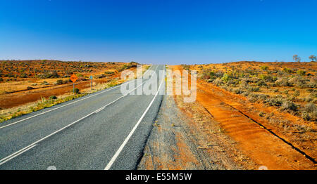 Straße von Broken Hill nach Menindee Stockfoto