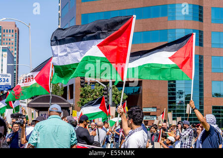 Demonstranten auf einer pro-Palästina-Kundgebung in Los Angeles, Kalifornien, USA Stockfoto
