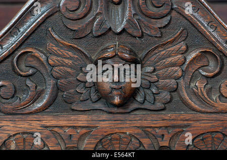 Cherub Schnitzen auf Stuhl in St. Margarets Kirche, Crick, Northamptonshire, England, UK Stockfoto