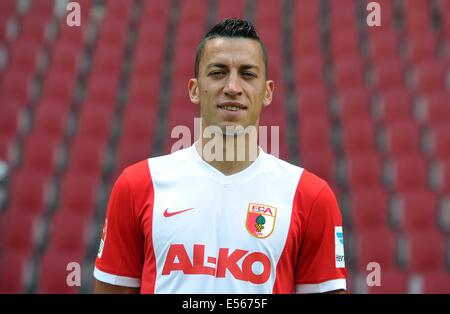 Deutsche Fußball Bundesliga - Fototermin FC Augsburg am 16. Juli 2014 in Augsburg: Nikola Djurdjic. Stockfoto