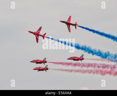 Die roten Pfeile UK RAF aerobatic Anzeige Mannschaft auf der Farnborough Airshow 2014 Stockfoto