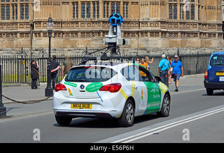 London, England, Vereinigtes Königreich. Google Maps Streetview Auto in Westminster Parlament vorbei Stockfoto