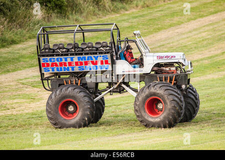 Slaine Monstertruck bei Scott's Mai waghalsige Stuntshow, Matterley Schüssel, Winchester, Hampshire, England. Stockfoto