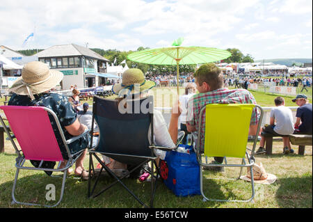 Llanelwedd, UK. 22. Juli 2014. Sehr heiß und sonnig am zweiten Tag.  Besucherrekorde von mehr als 240.000 dürften diese Woche vier Tage lang von Europas größten Agrarmesse. Vieh-Klassen und Sonderpreise haben angezogen, 8.000 plus Einträge, 670 mehr als im Vorjahr. Das erste Royal Welsh Show war bei Aberystwyth in 1904 und angezogen 442 Vieh Einträge. Bildnachweis: Graham M. Lawrence/Alamy Live-Nachrichten. Stockfoto