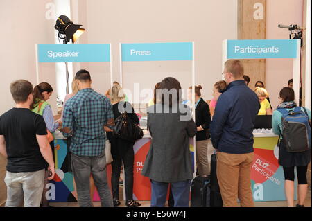 München/Deutschland - Juli 21: Eindrücke von der Übersetzung (Digital-Life-Design) Konferenz im Haus der Kunst in München. Das Motto des diesjährigen Übersetzung Innovationskonferenz von Hubert Burda Media am 21 und 22. Juli in München ist "Relevanz"! (Foto: picture-Alliance/Jan Haas) Stockfoto