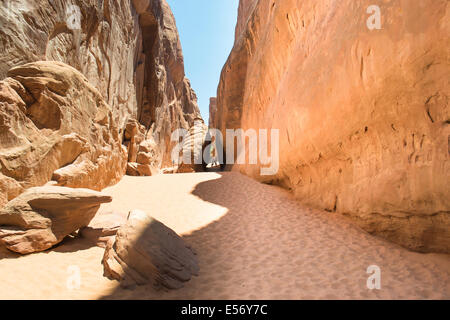 Arches national Parck, Utah, USA-august 9, 2012:view von den Durchgang mit dem Sand Bogen innerhalb der Bögen nationalen Parck in Ut Stockfoto