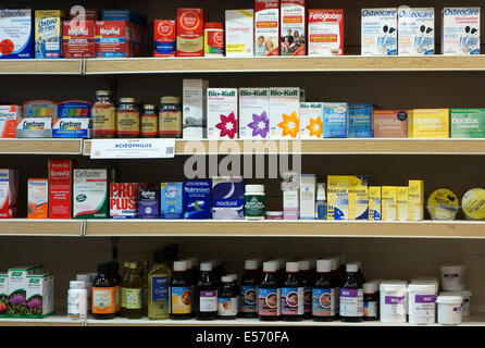 Rezeptfreie Medikamente, die in London Chemiker-Shop angezeigt Stockfoto