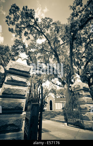 Der jüdische Friedhofstor Eingang Abschnitt der Bonaventure Cemetery in Savannah, GA, USA Stockfoto