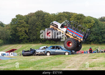 Slaine Monstertruck bei Scott's Mai waghalsige Stuntshow, Matterley Schüssel, Winchester, Hampshire, England. Stockfoto