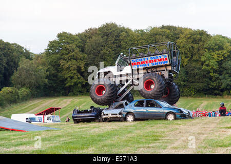 Slaine Monstertruck bei Scott's Mai waghalsige Stuntshow, Matterley Schüssel, Winchester, Hampshire, England. Stockfoto