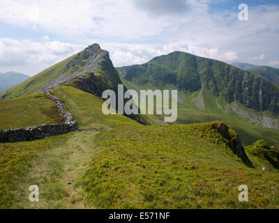 Mynydd Drws-y-Coed und Trum y Ddysgl Y Garn - Nantlle Kante, Eifionydd, Snowdonia-Nationalpark, Wales Stockfoto