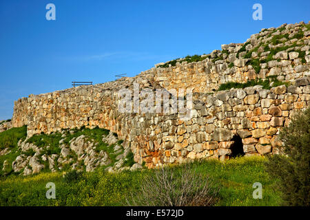 Die zyklopischen Mauern der Akropolis der antiken Tiryns ("Tiryntha"), Argolis ("Argolis"), Peloponnes, Griechenland Stockfoto