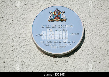 Blaue Plakette auf die Familie Elternhaus des Schriftstellers William Golding, Marlborough.  Wiltshire, England Stockfoto