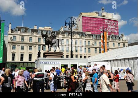 Glasgow, Schottland. 22. Juli 2014. Kundenansturm bei George Square im Vorfeld der Commonwealth Games 2014 in Warteschlange für Tickets Credit: Tony Clerkson/Alamy Live News Stockfoto