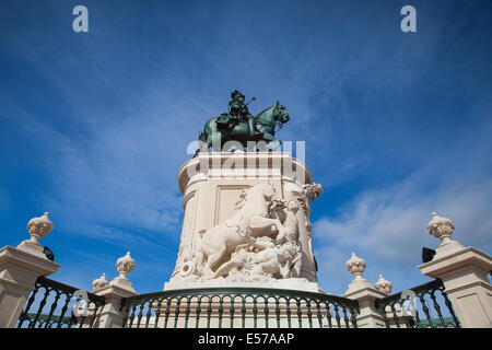 Lissabon, PORTUGAL - Juli 6,2014: Bronze-Statue von König José I ab 1775 auf Commerce Square, Lissabon, Portugal. Stockfoto