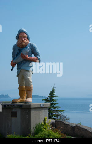 Maine, Eastport. Die meisten östlichen Stadt Amerikas. Die Fischer-Statue entlang der Waterfront Walk im Hafengebiet von Eastport. Stockfoto