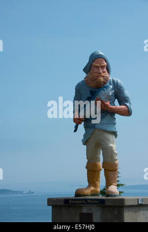 Maine, Eastport. Die meisten östlichen Stadt Amerikas. Die Fischer-Statue entlang der Waterfront Walk im Hafengebiet von Eastport. Stockfoto