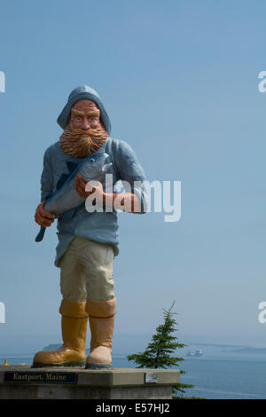 Maine, Eastport. Die meisten östlichen Stadt Amerikas. Die Fischer-Statue entlang der Waterfront Walk im Hafengebiet von Eastport. Stockfoto