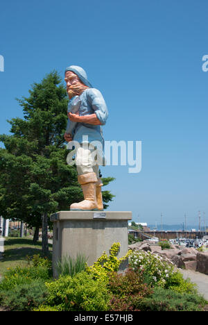 Maine, Eastport. Die meisten östlichen Stadt Amerikas. Die Fischer-Statue entlang der Waterfront Walk im Hafengebiet von Eastport. Stockfoto