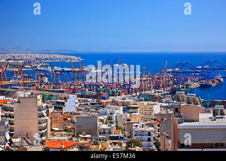 Die Container-Terminal in Perama, Piräus, Neo Ikonio, Attika, Griechenland. Stockfoto